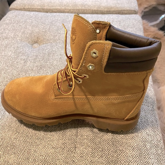Timberland’s 🥾 😍Women's Linden Wood Waterproof Lug Sole Booties - Picture 1 of 4